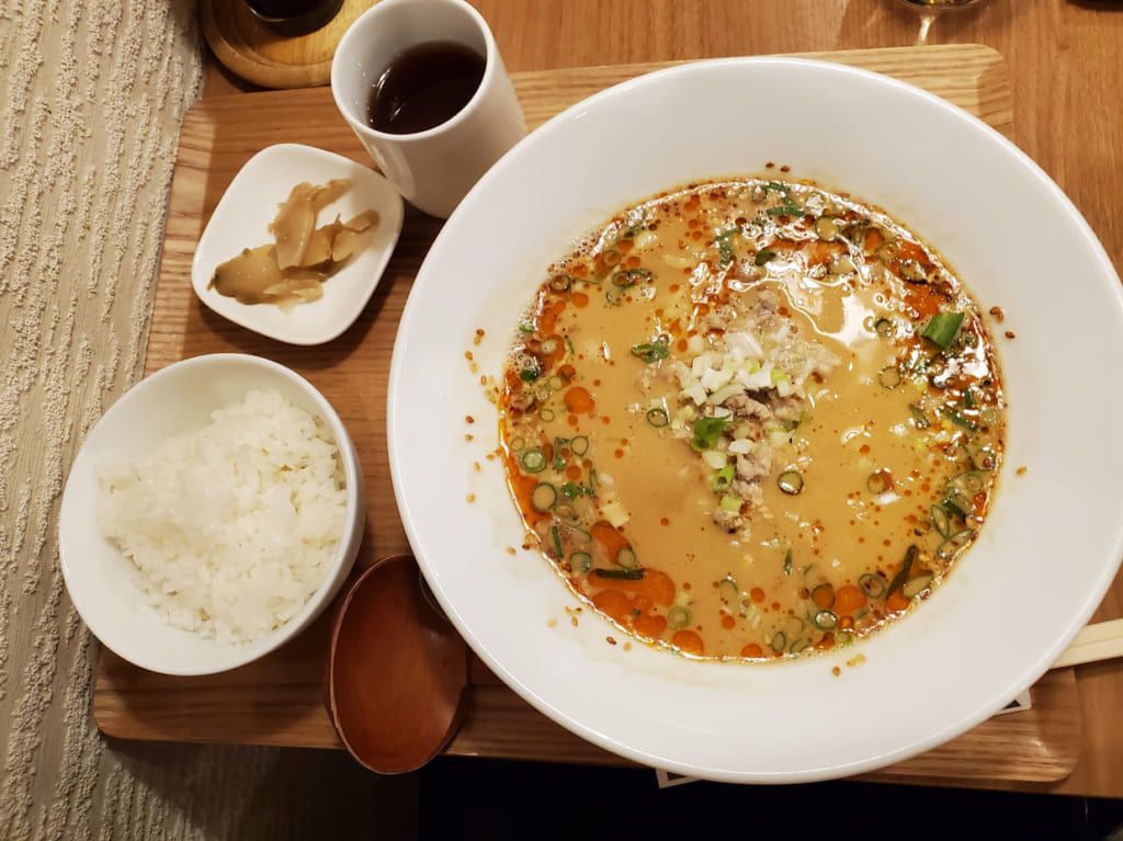 包子おすすめ担々麺セット